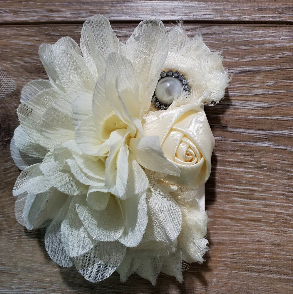 Large White Floral And Rhinestone Embellished Headband Hairbow Baby Toddler 7 …